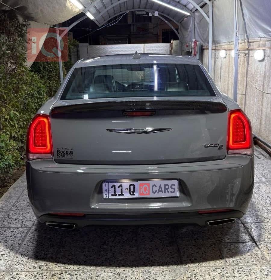 کرایسلەر 300